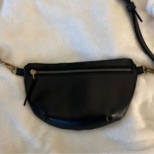 Abby Alley Sling Bag in Black